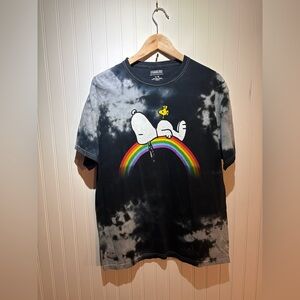 PEANUTS  L Tie-Dye Snoopy Doghouse Rainbow t-shirt  100% Cotton. Seamless. GUC